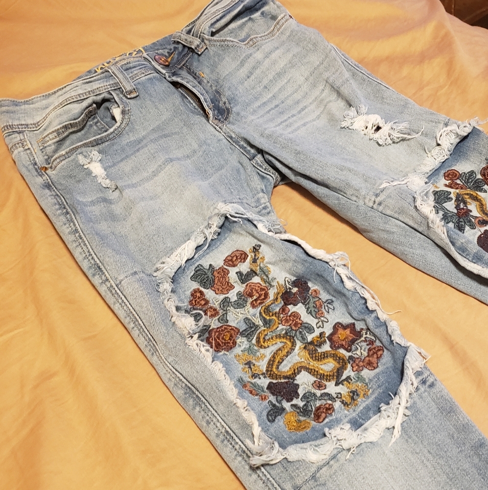 flattering distressed denim jeans